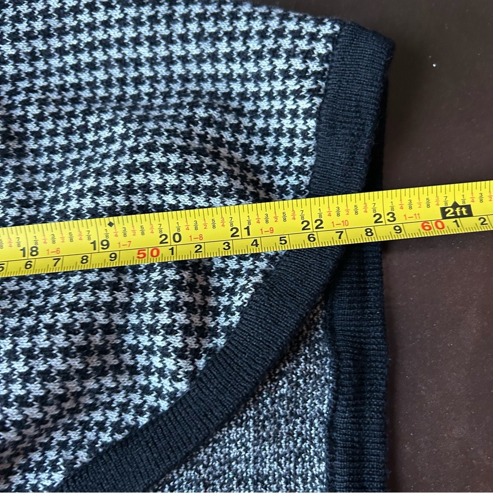 100% wool vintage cardigan- black and white houndstooth- jaeger- small - Picture 16 of 16